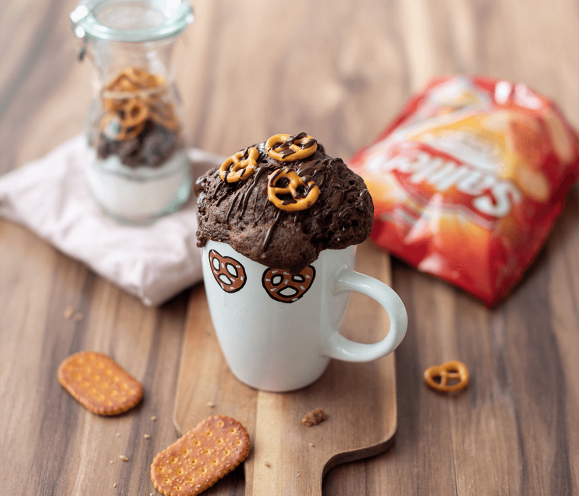 Mikrowellen-Schokokuchen mit Mini-Salzbrezeln