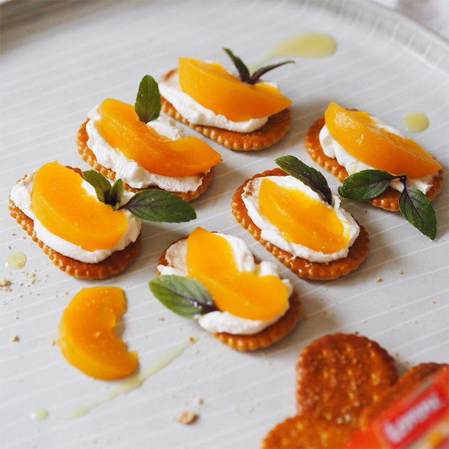Feigen-Frischkäse-Dip mit LaugenCrackern